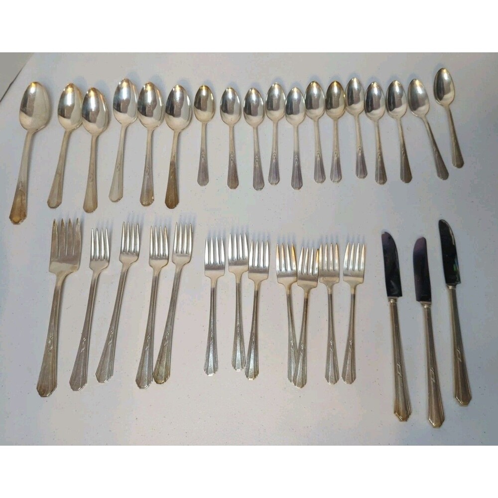 W.M. Rogers and Son Silverware Set (33pc)